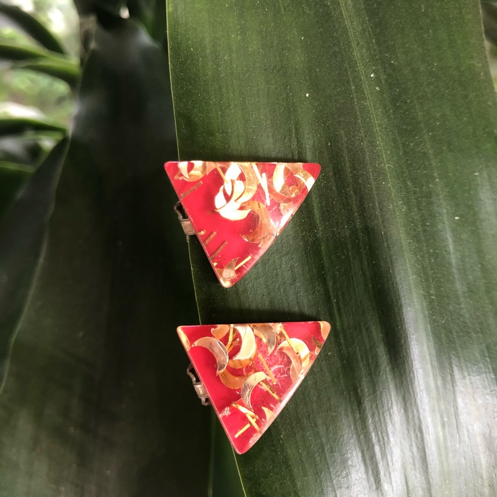 Vintage clip on resin triangle earrings
